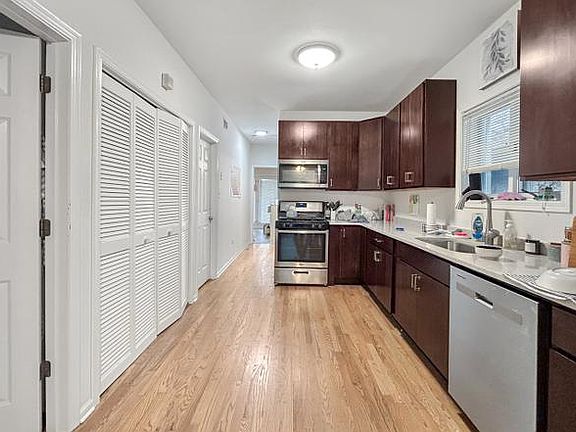 2nd image of 916 N Paulina St APT 1