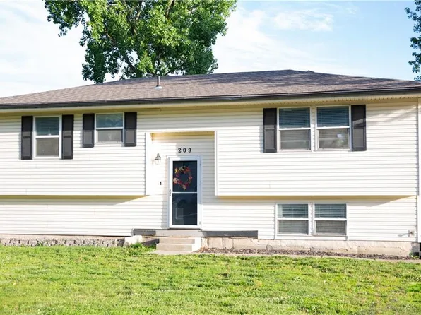 209 W Edgewood Dr, Edgerton, KS 66021