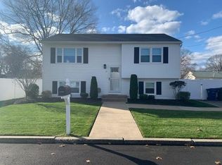 15 Rand St, Warwick, RI 02889