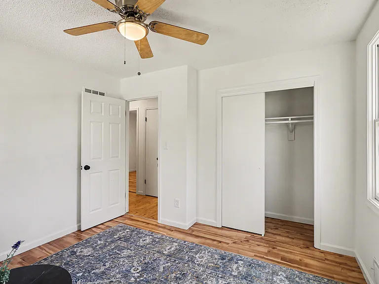11939 Smalley Ave — Photo 16
