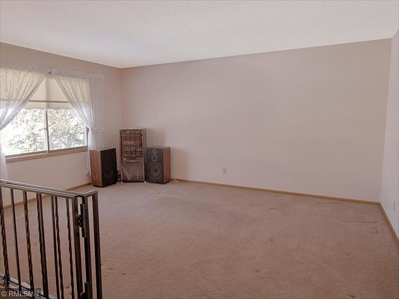 5th image of 1826 Hyacinth Ave E