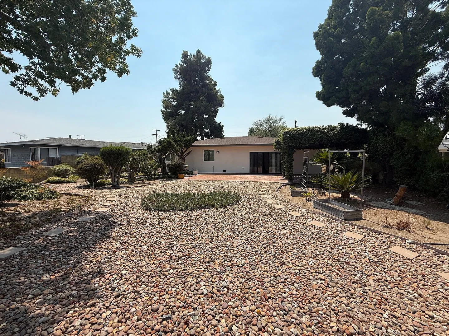 Minutes from Campus with Scenic Overlook Views! 6 Bed! — Photo 4