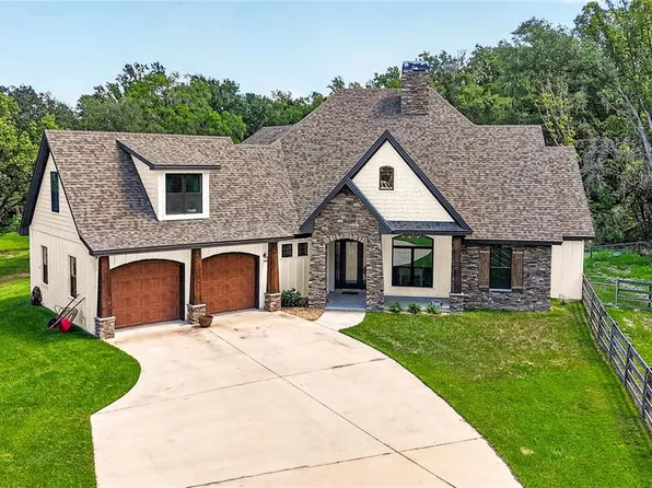 17265 Meadow Bluff Vw, Dade City, FL 33523
