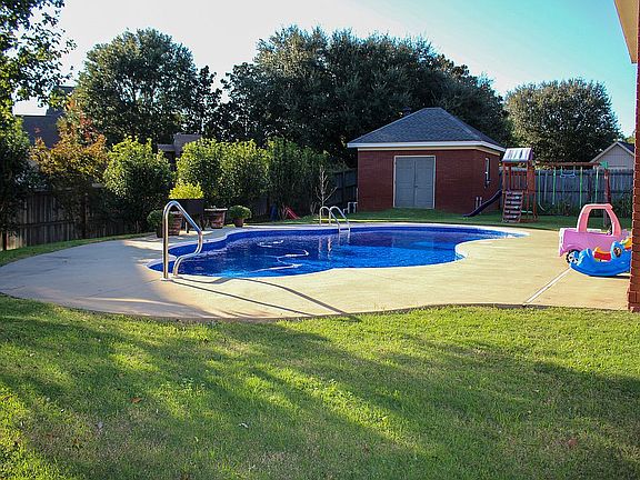 Back - Swimming Pool/Shop