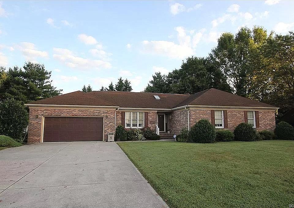 1st image of 806 Park Dr
