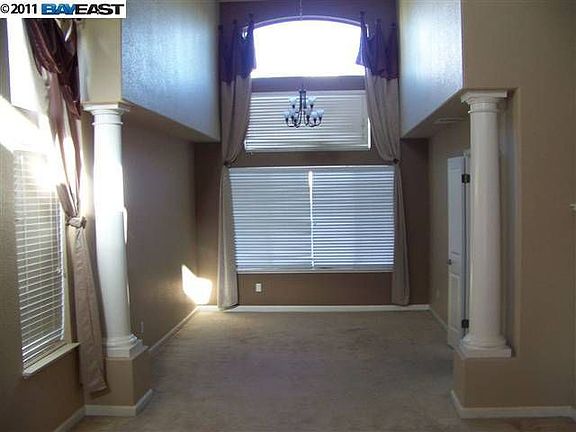 2nd image of 30201 Aragon Pl