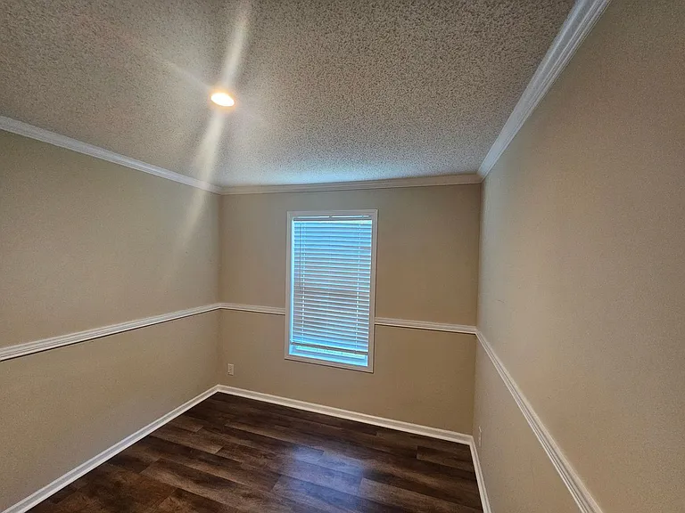 151 Dillon Ln — Photo 10