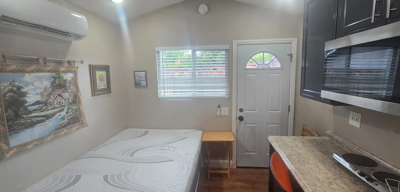 Studio, 135 sqft, $2,000 — Photo 1