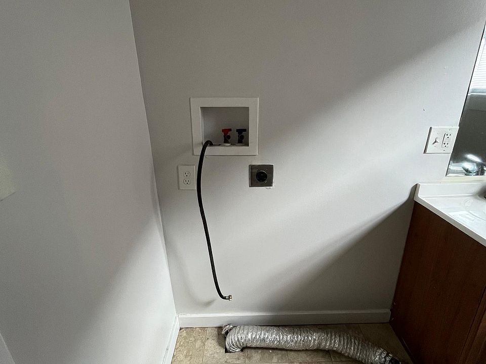Washer/Dryer Hookups