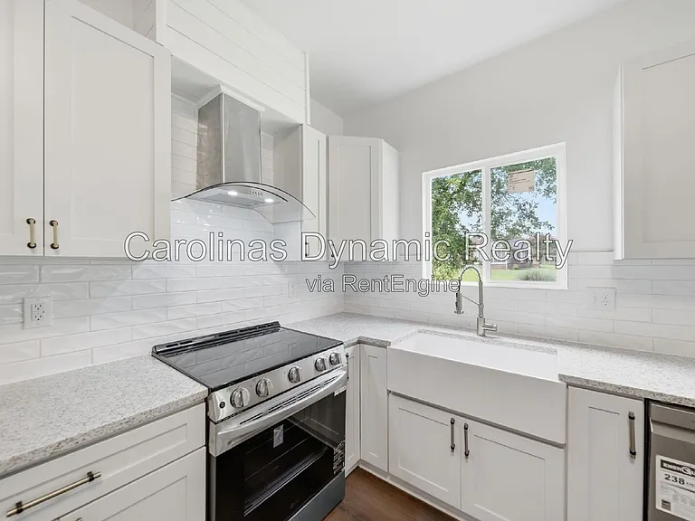 1533 S Battleground Ave — Photo 9