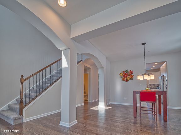 3rd image of 5868 Burr Oak Dr