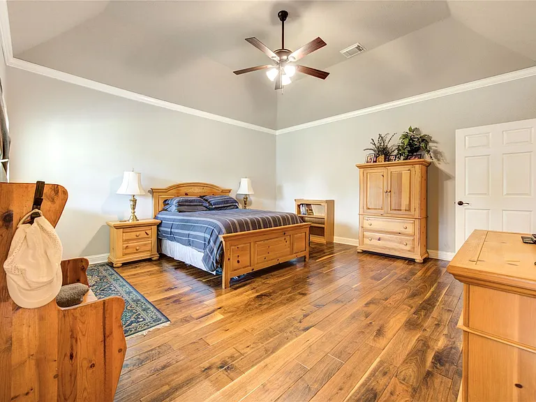 1811 Emerald Green Dr — Photo 22