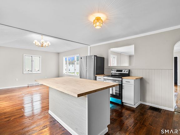 3rd image of 172 Red Mountain Avenue
