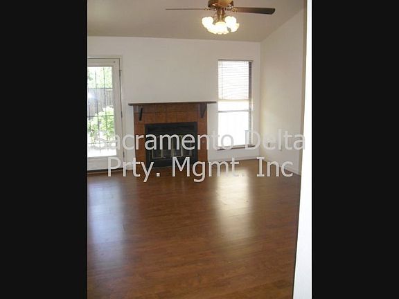 2nd image of 4872 Tomasini Way