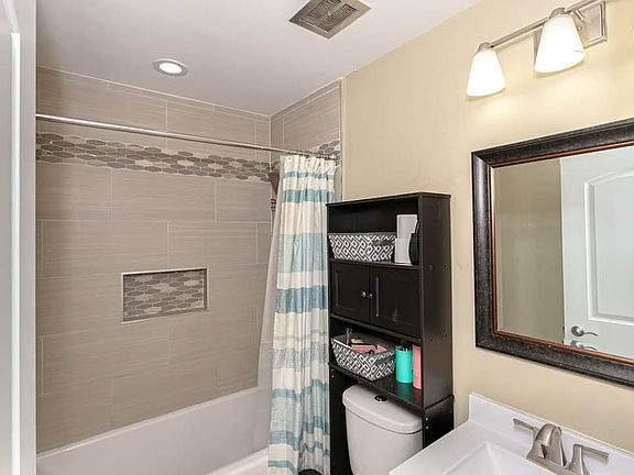 4th image of 3330 Grove Ave #3 N