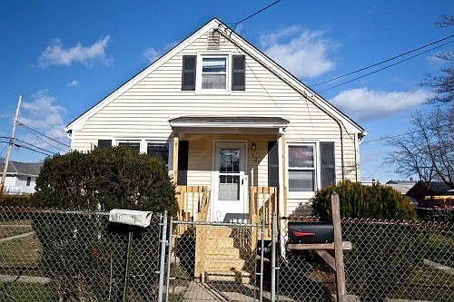 126 Shoreland Cir photo 1