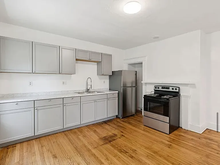 1099 Washington St — Photo 14