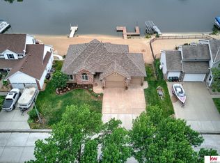 7815 Maui Cir, Papillion, NE 68046