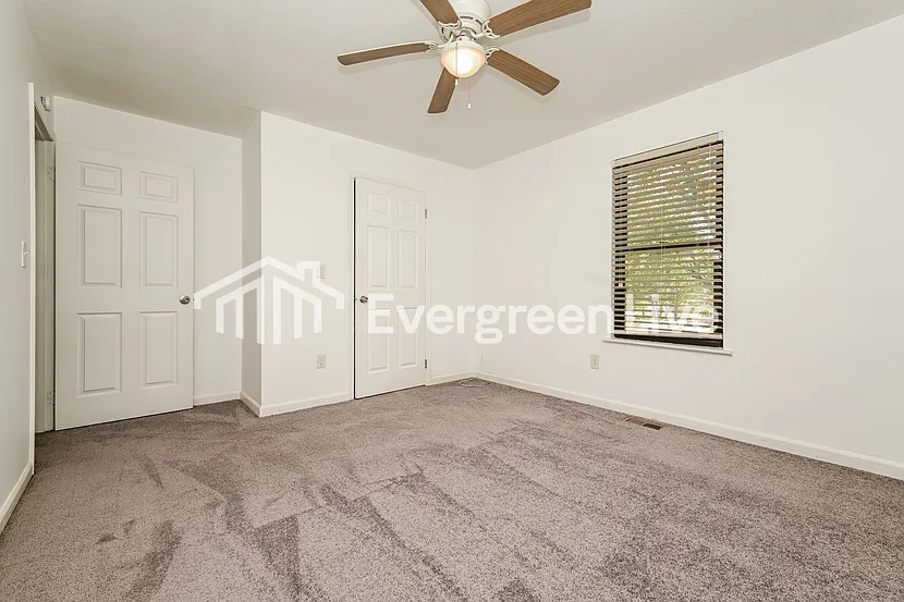 3 bed, 2.0 bath, 1008 sqft, $1,345 — Photo 2