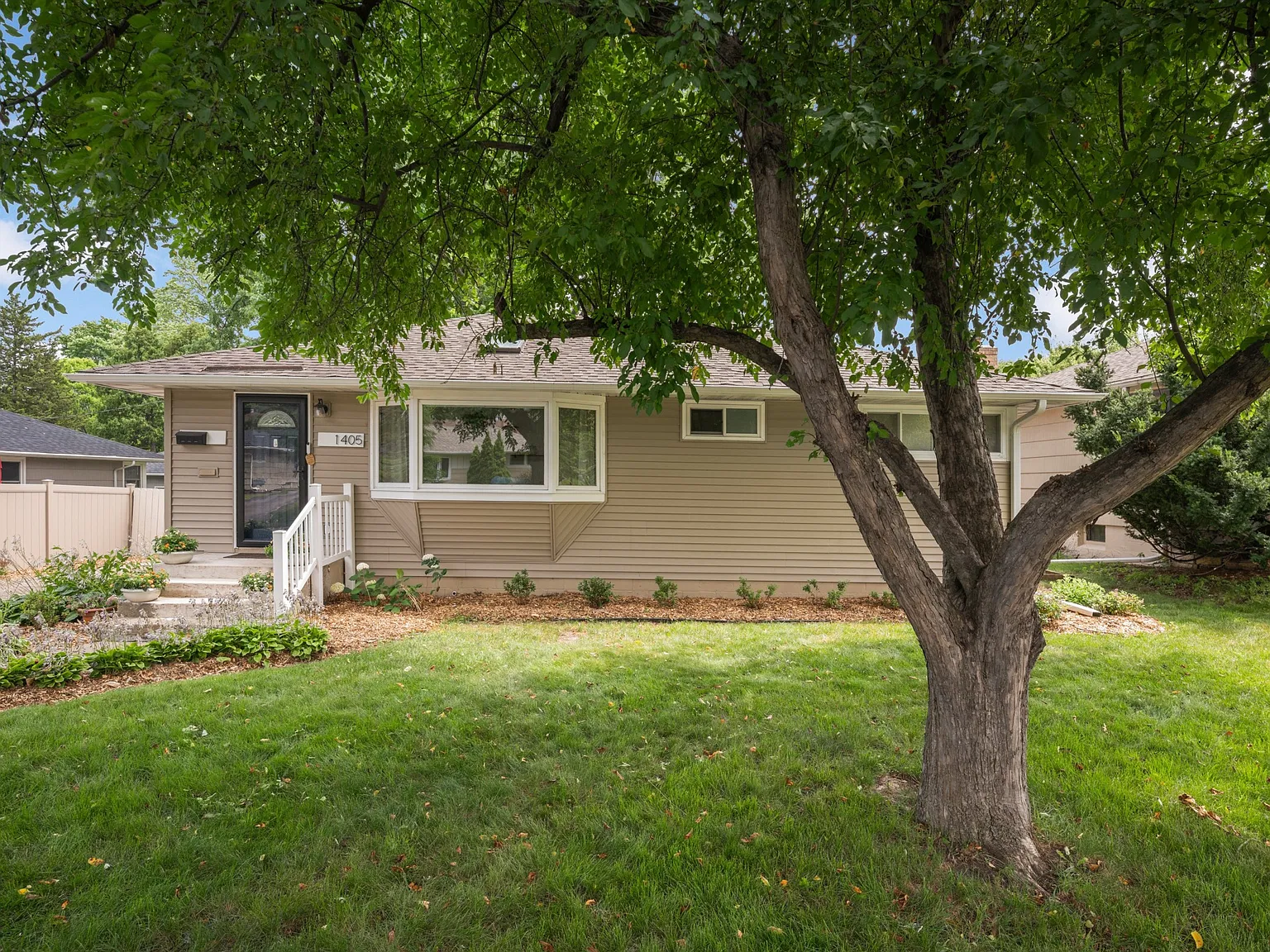3 bed, 1368 sqft, $2,600 — Photo 2