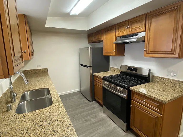 13418 Moorpark St #4 — Photo 9
