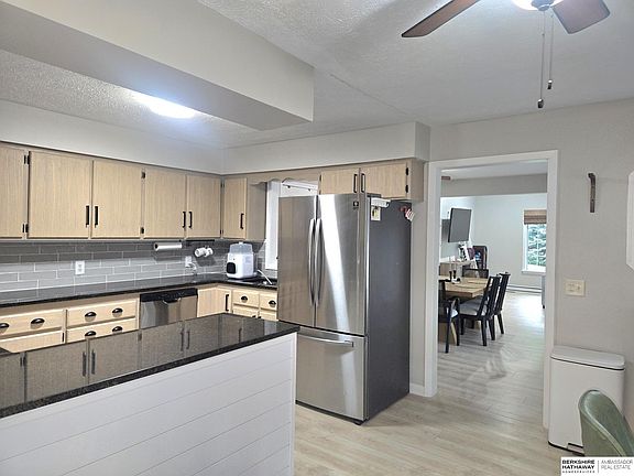 4th image of 1031 Beaver Lake Blvd
