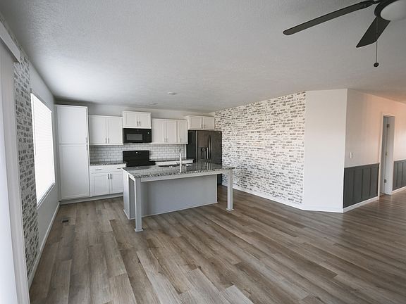 4th image of 502 N Pine Leaf Road