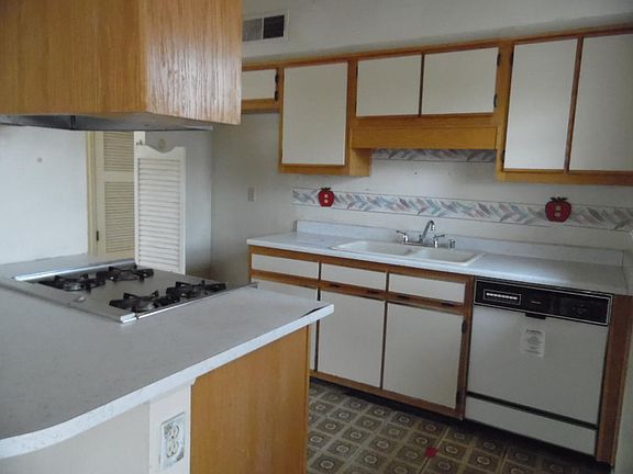5th image of 10608 Lana Pl