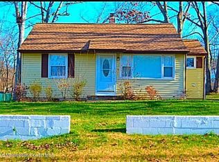 65 Crest Dr, Howell, NJ 07731