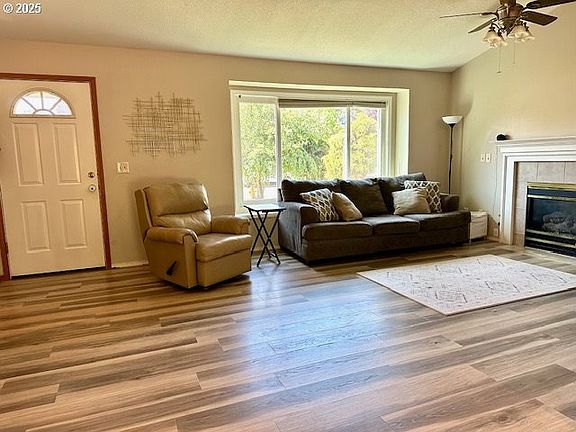 5th image of 4120 NE 52nd St