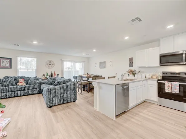 2570 Petunia Garden Ave, North Las Vegas, NV 89081