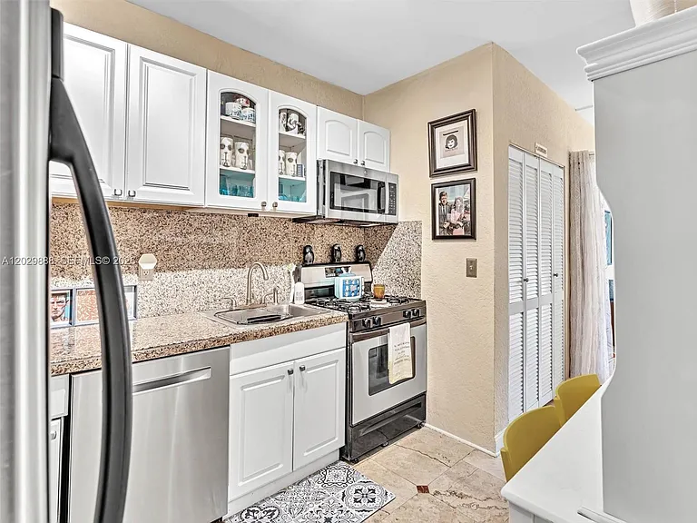 928 Euclid Ave #2 — Photo 12
