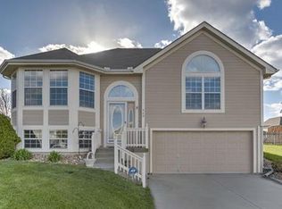 848 SW Lee Ann Dr, Grain Valley, MO 64029