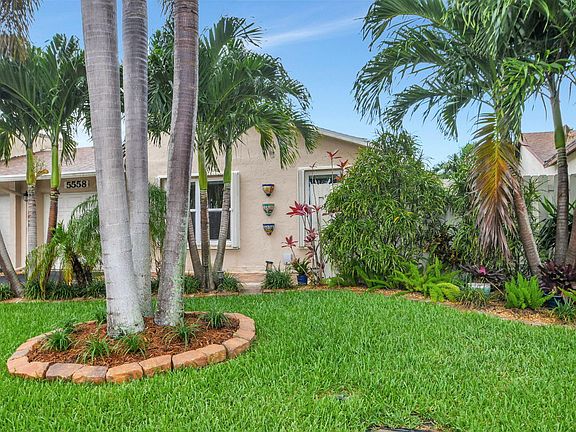 4th image of 5558 Mirror Lakes Boulevard