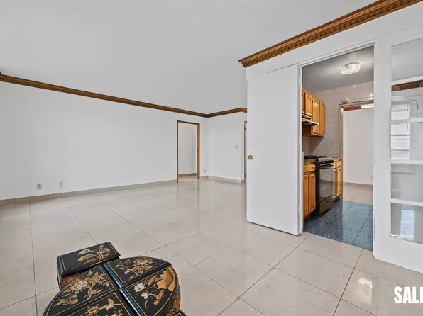 138-10 Franklin Avenue image 7 of 20