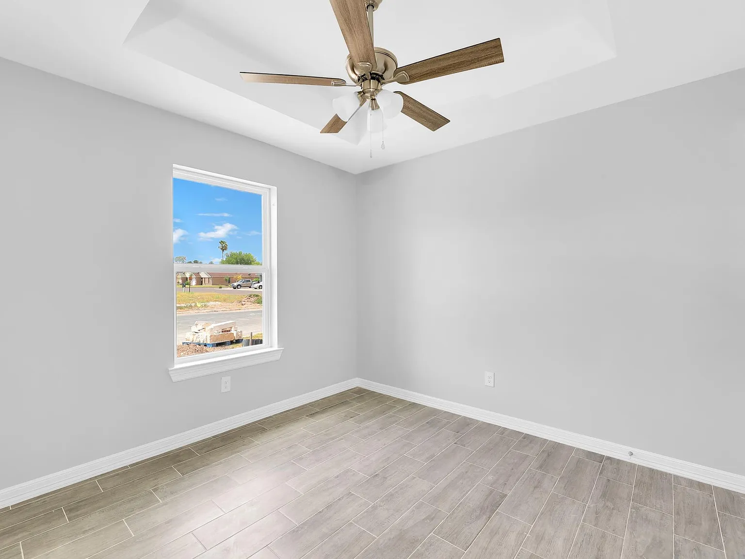 3 bed, 1331 sqft, $1,900 — Photo 2