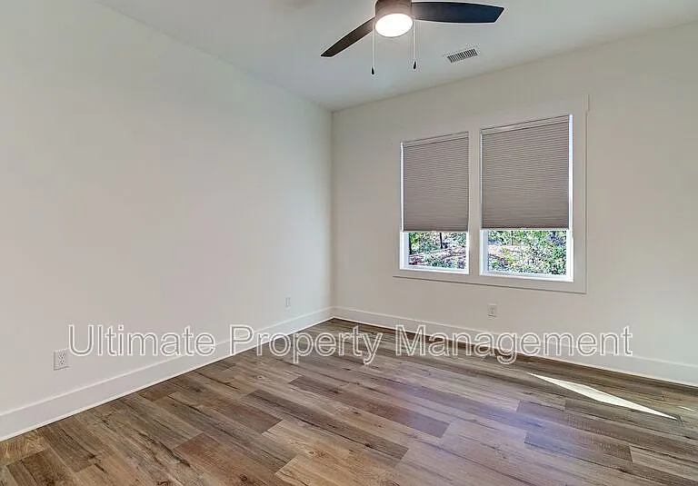 213 Myrtle Ave — Photo 17