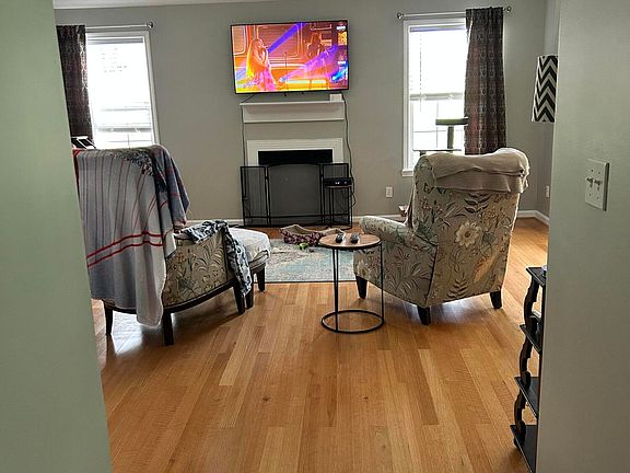5th image of 1221 Meadow Glen Dr