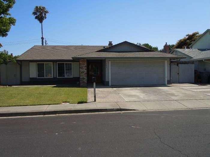 1st image of 124 Huntington Dr