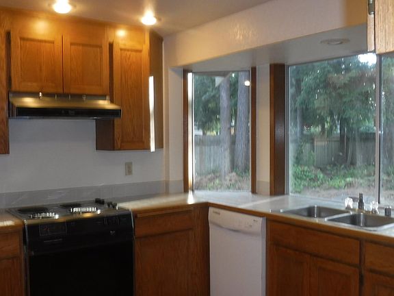 3rd image of 12024 86th Avenue Ct E