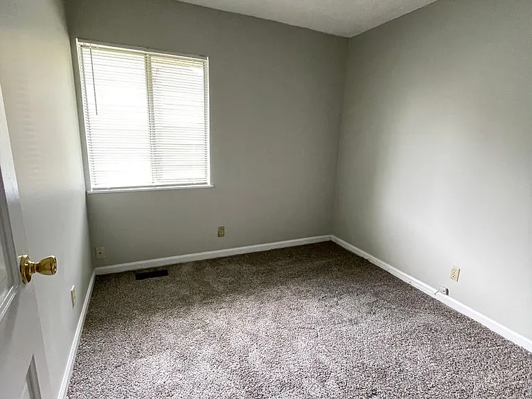 2105 Brady Ln — Photo 9