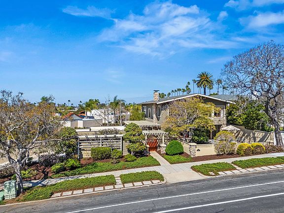 3rd image of 2124 Sunset Blvd