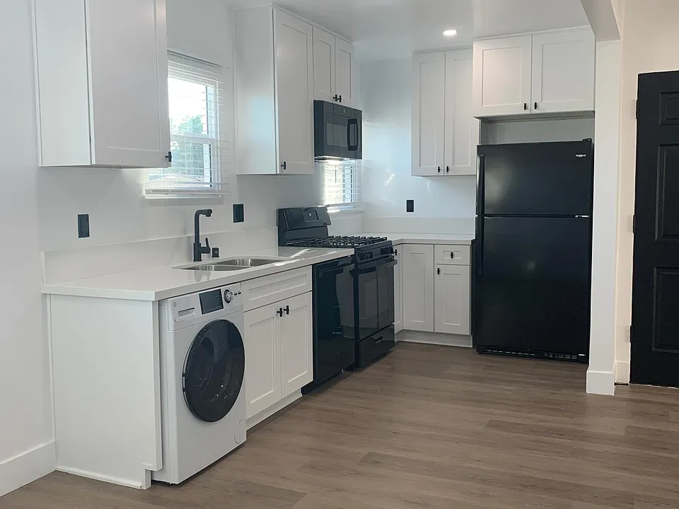 458 Edgewood St #458