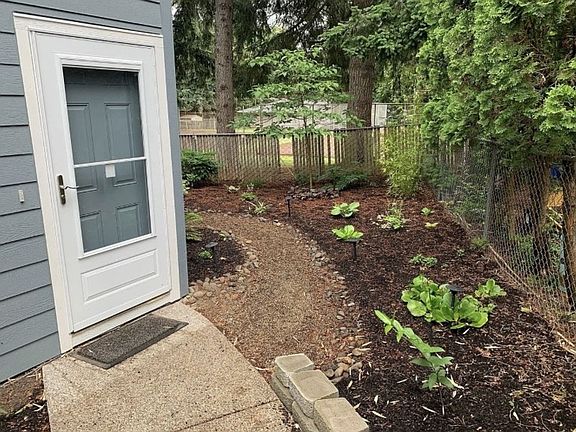4th image of 1021 Hazelwood Dr