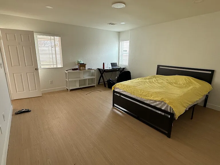 8207 Calle Calzada — Photo 4