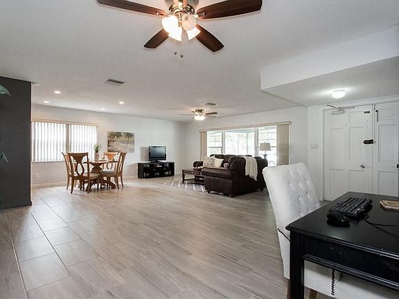 5th image of 5909 Venetian Blvd NE
