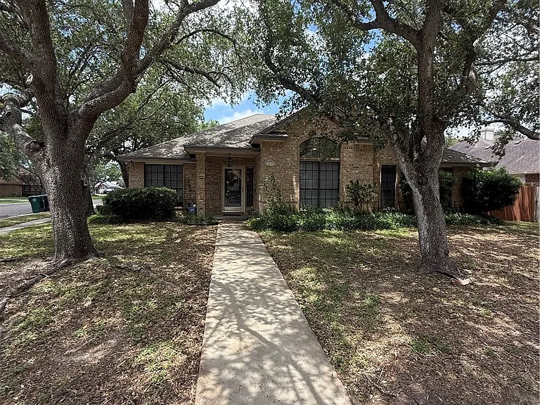 7649 Dallas St — Photo 1