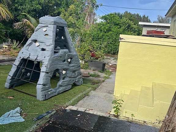 4th image of 821 42nd Street