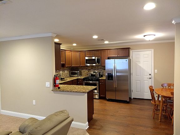 4th image of 11 Portsmouth Dr