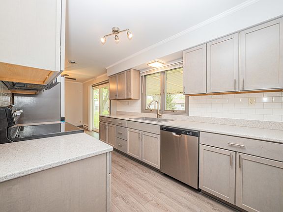 4th image of 307 Illini Dr
